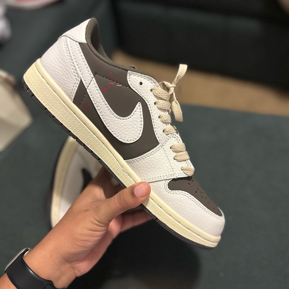 Nike Men's Travis Scott Cactus Jacks Cream and Brown Sneakers